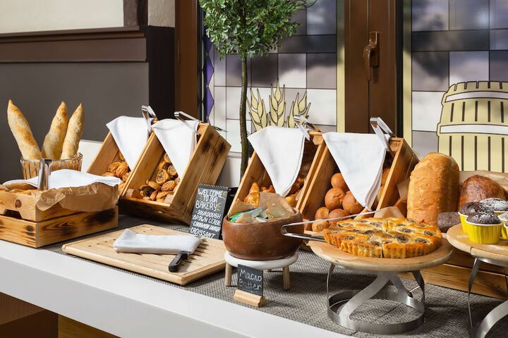 Breakfast/Coffee Service 93 of 140