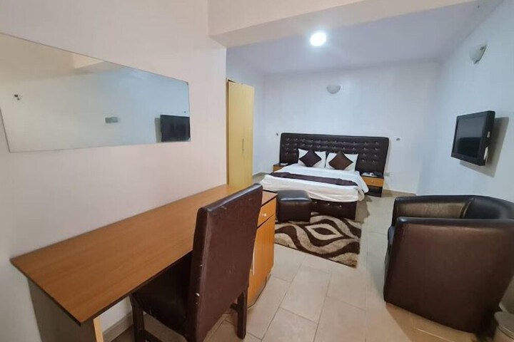 Room 7 of 48