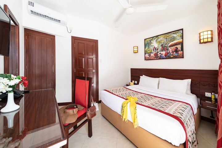 Room 4 of 108
