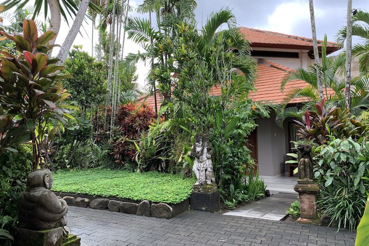 Hotel Exterior 144 of 160