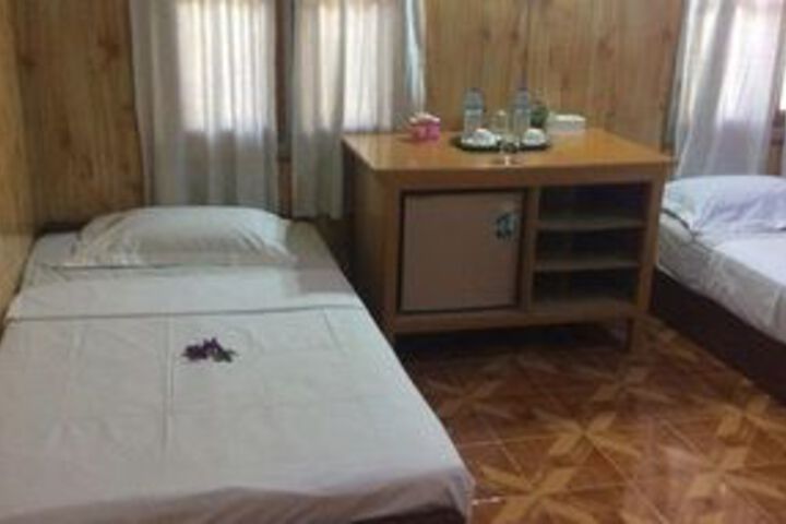 Room 11 of 32