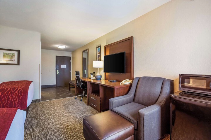 2 Queen Beds Accessible (7 of 20)