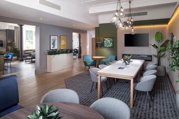 Lounge 79 of 139