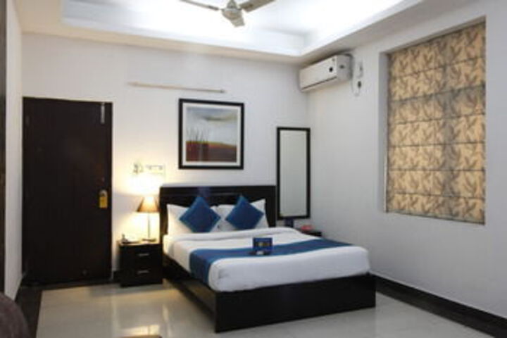 Room 9 of 20