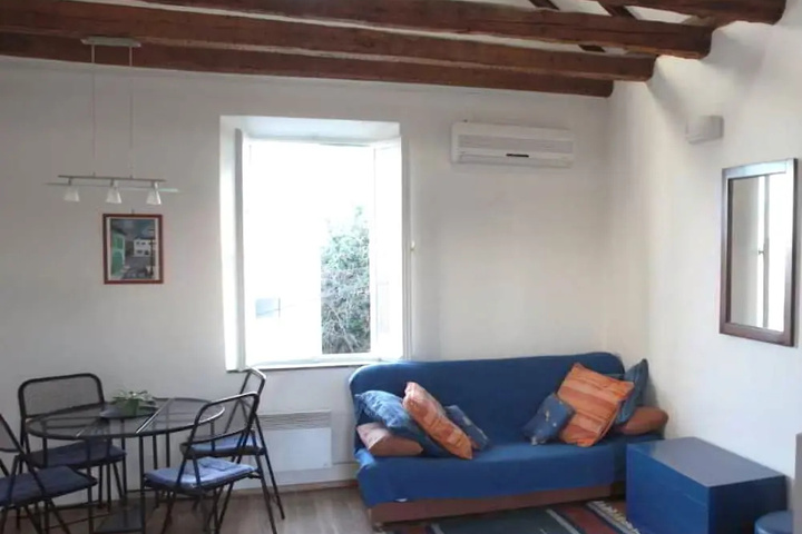 Room 3 of 7