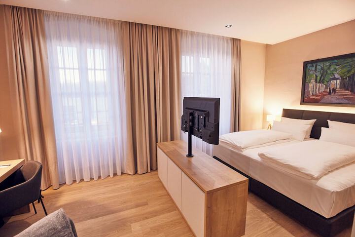 Room 28 of 48