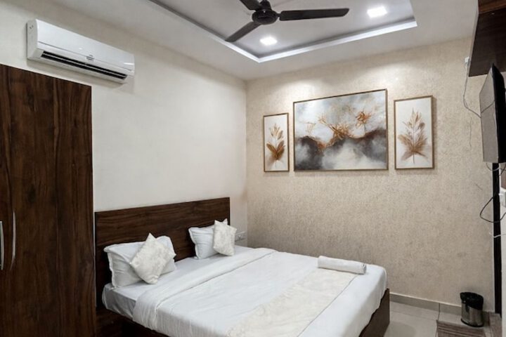 Room 3 of 10