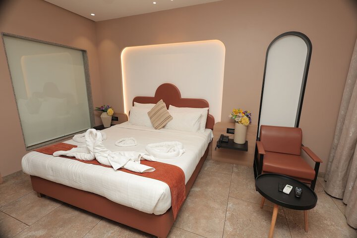 Room 12 of 77