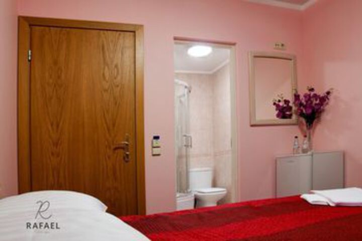 Room 7 of 19