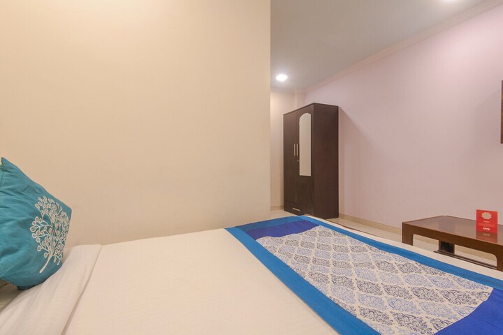 Room 9 of 15