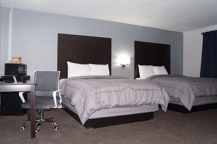 2 Queen Beds (2 of 18)