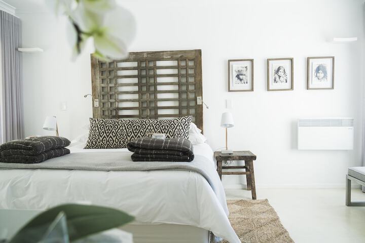 Room 2 of 63
