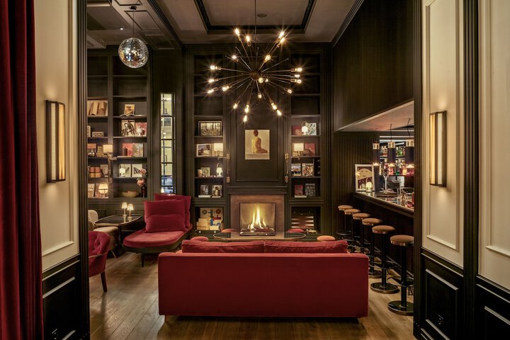 Lounge 54 of 63