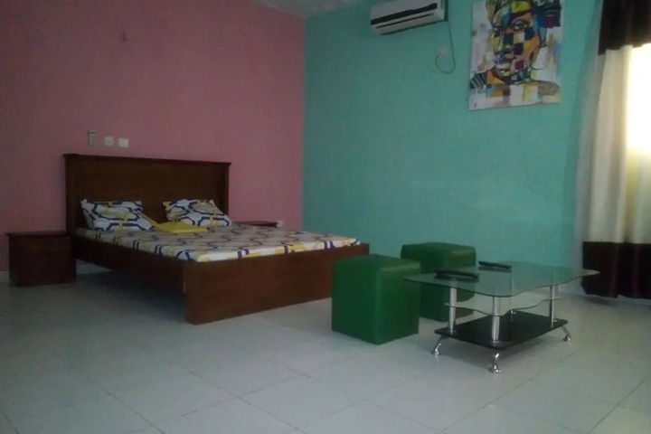 Room 3 of 17