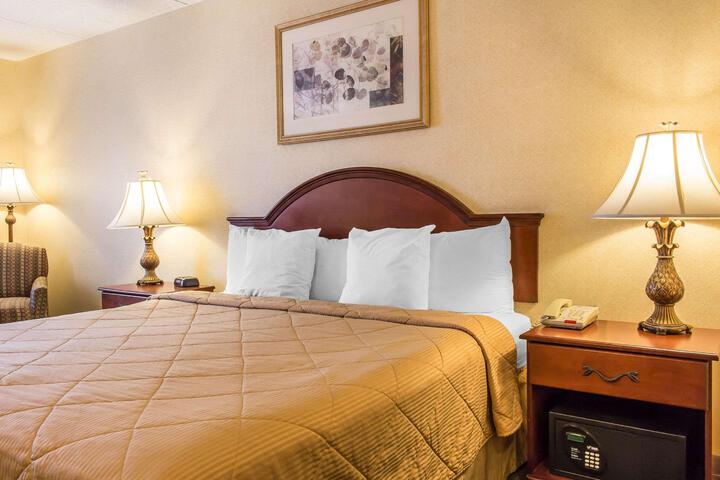 1 King Bed (6 of 7)