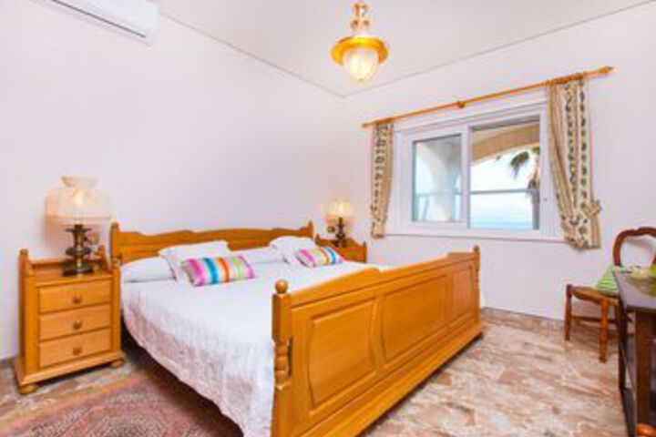 Room 9 of 26