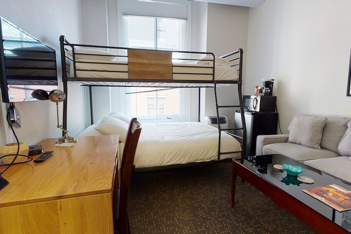 Room 18 of 46