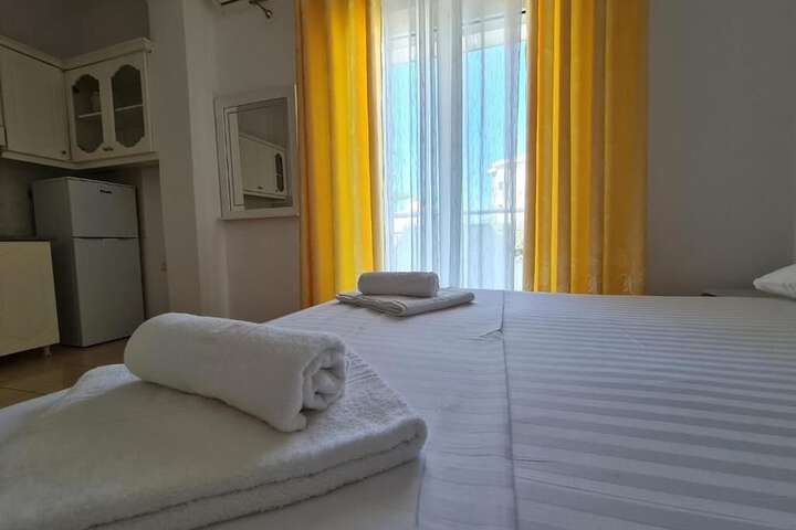 Room 6 of 15
