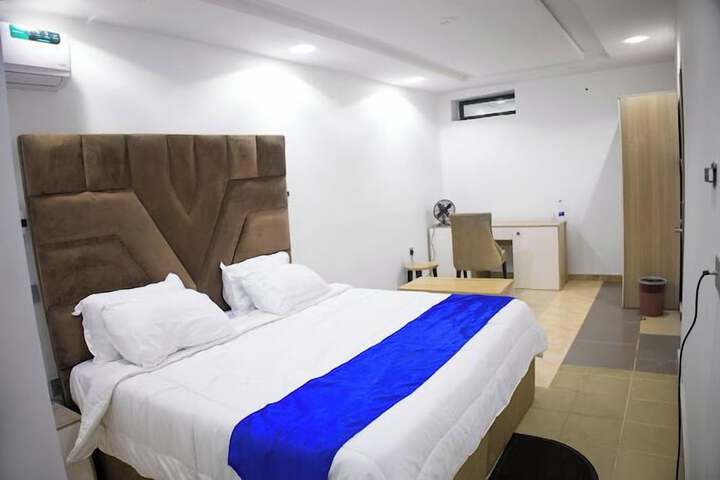 Room 8 of 78