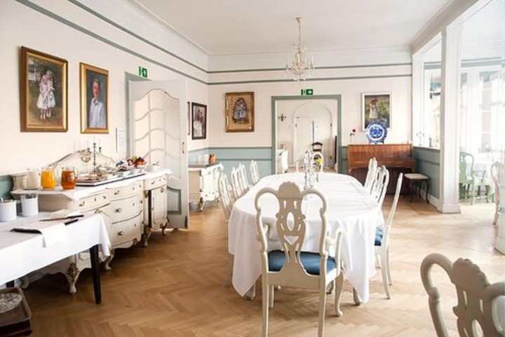 Dining 104 of 135