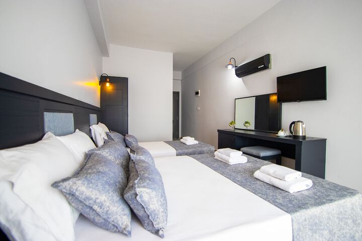 Room 6 of 18