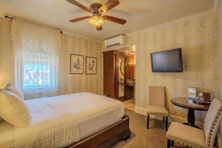 Room 50 of 95