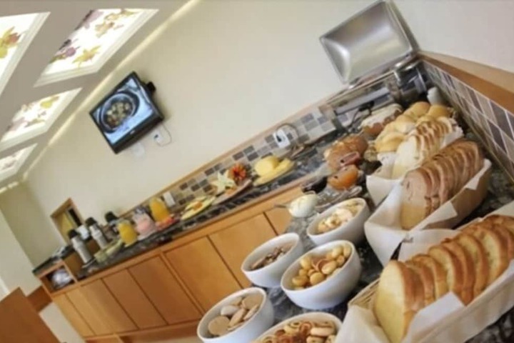 Breakfast/Coffee Service 12 of 19
