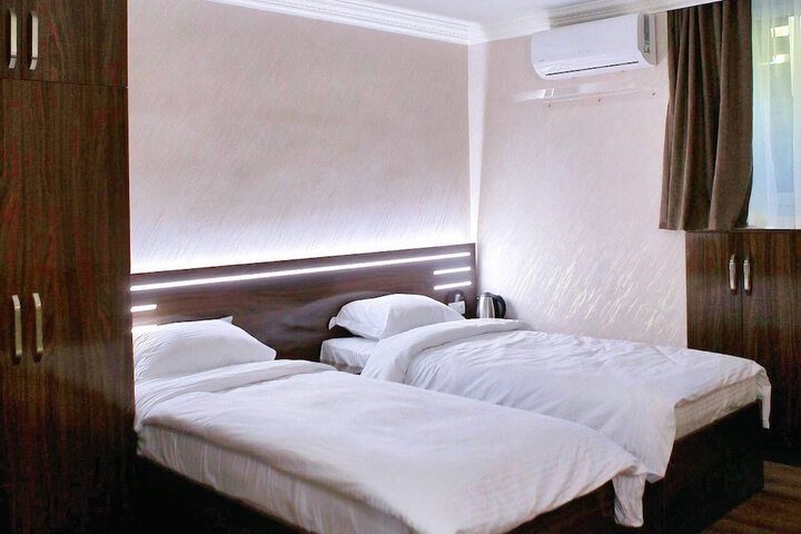 Room 3 of 77