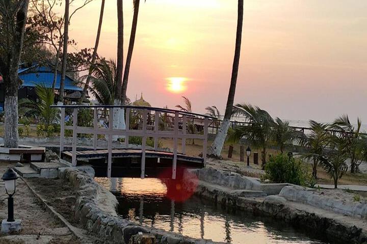 New Chaungtha Hotel