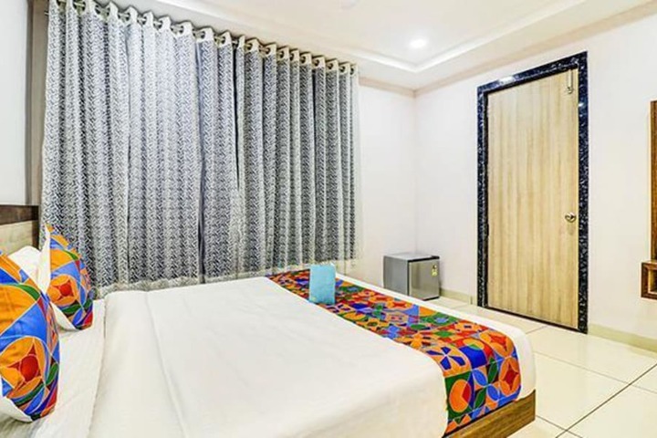 Room 15 of 33