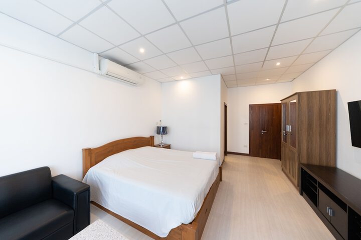 Room 6 of 19