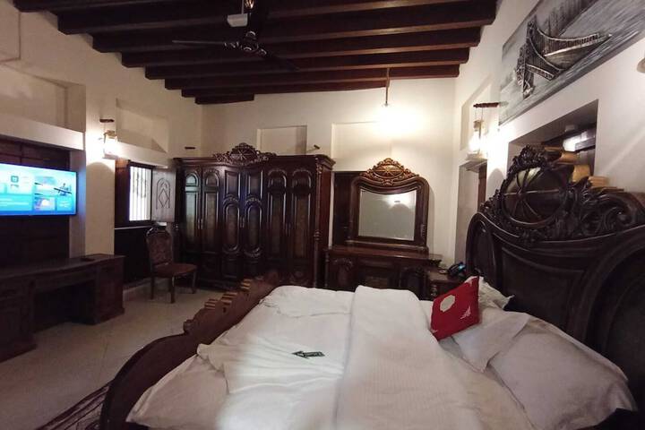 Room 11 of 48