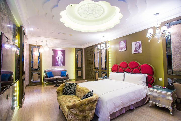 Room 12 of 91