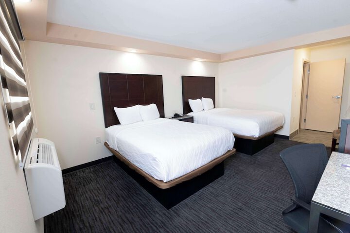 2 Double Beds (7 of 10)