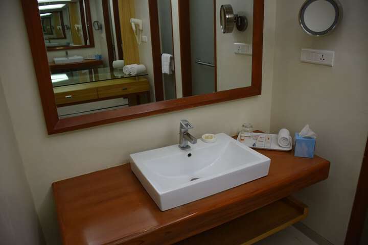 Room 19 of 40