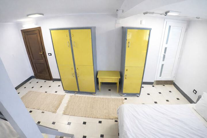 Room 15 of 34