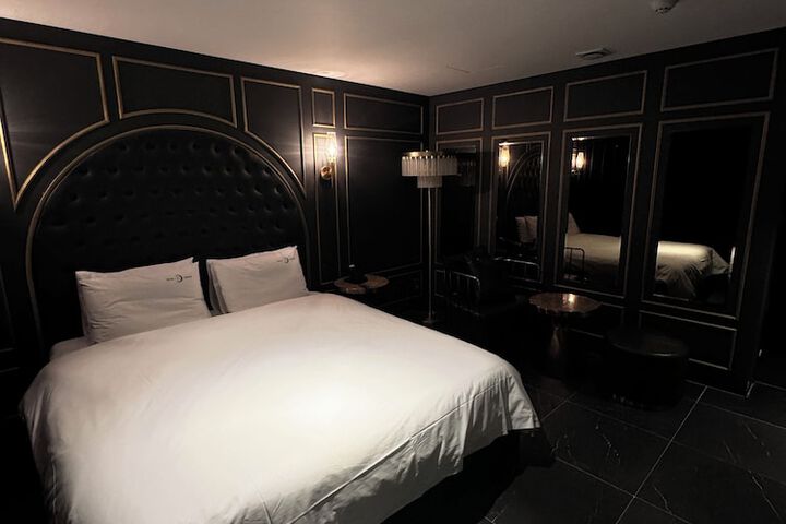 Room 6 of 34