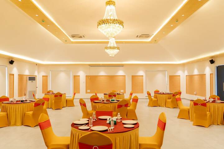 Ballroom/Hall 63 of 84