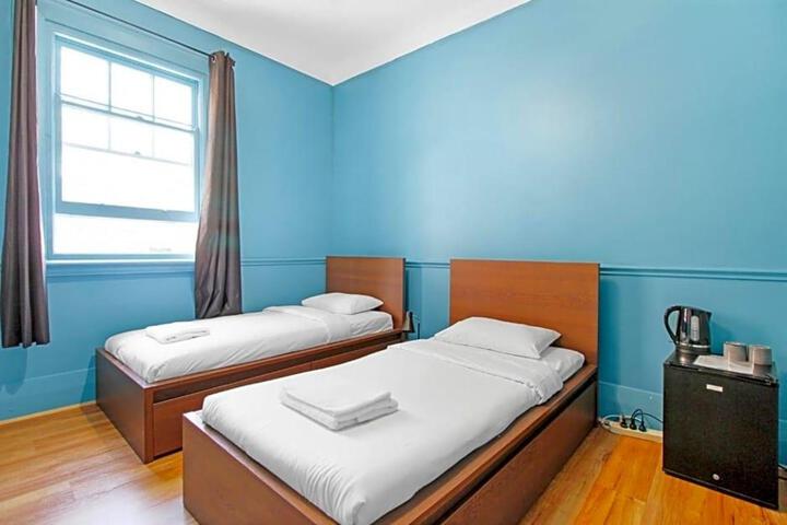 Room 13 of 38