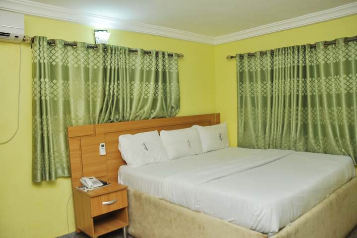 Room 8 of 14