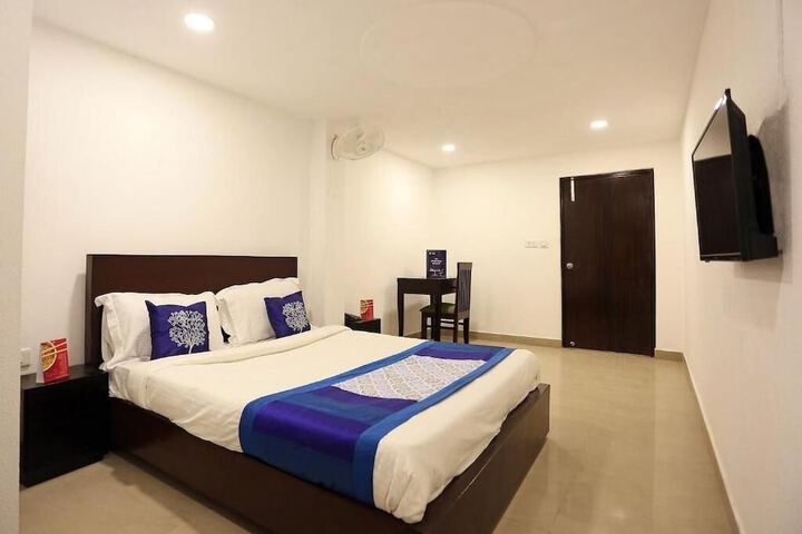 Room 8 of 12