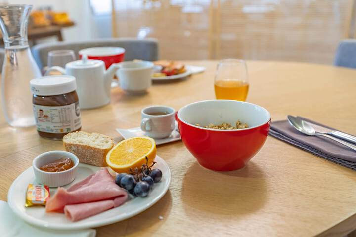 Breakfast/Coffee Service 25 of 26