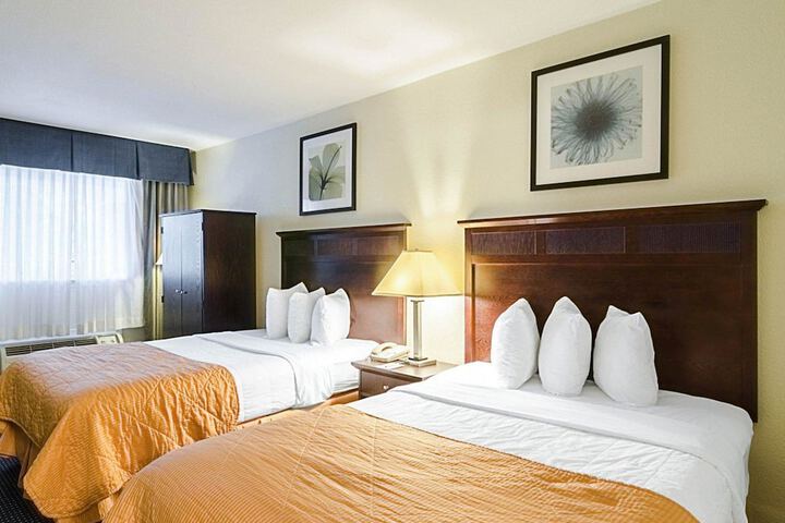 2 Double Beds (16 of 18)
