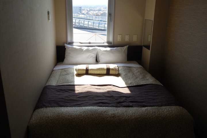 Room 9 of 28