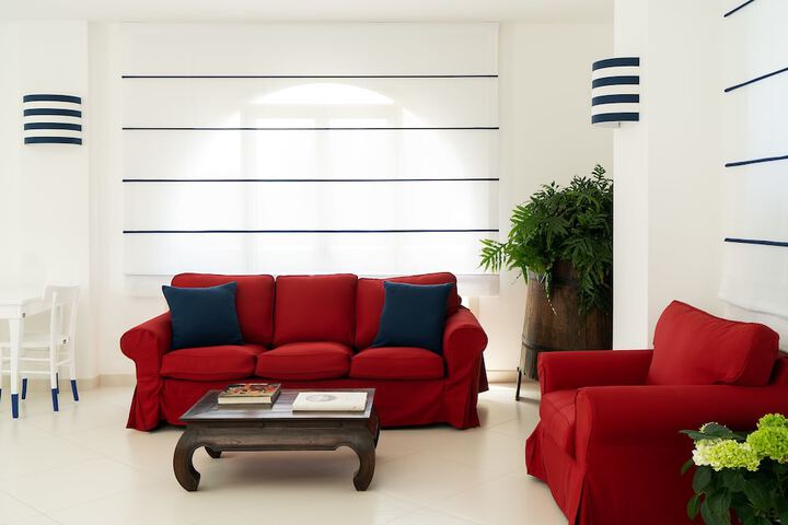 Lounge 53 of 81
