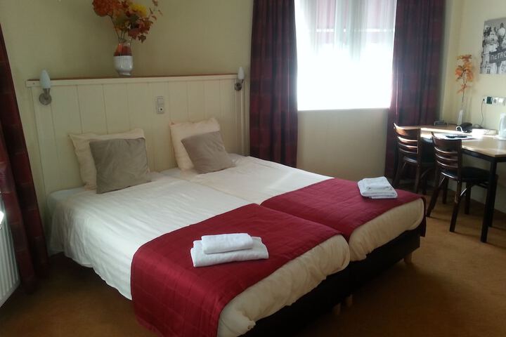 Room 6 of 38