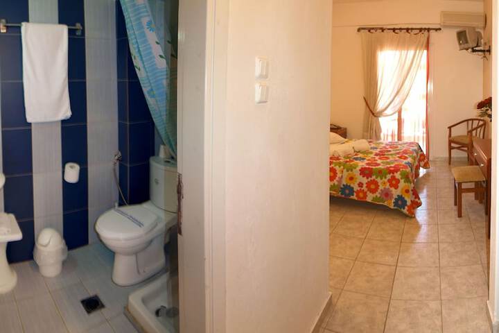 Room 16 of 35