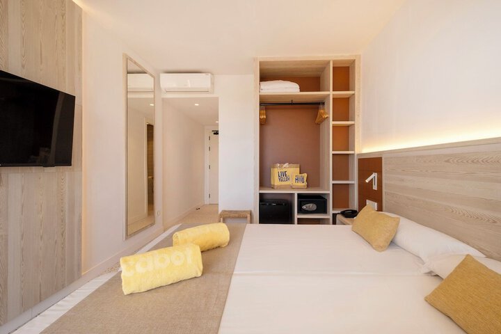Room 34 of 94
