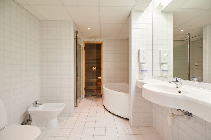 Room 30 of 84
