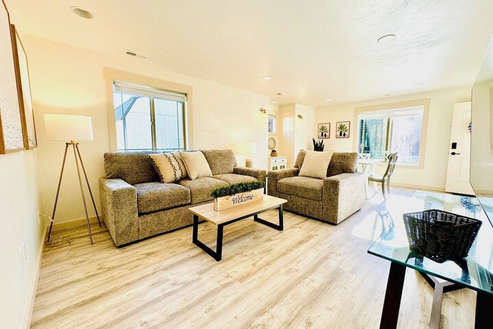 Lounge 261 of 426